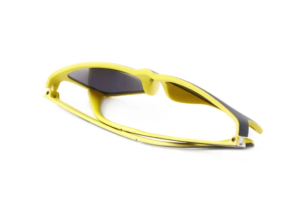 Пара пластикових сонцезахисних окулярів ізольовані — стокове фото
