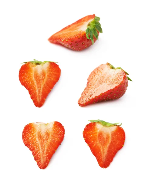 Einzelne reife rote Erdbeere isoliert — Stockfoto