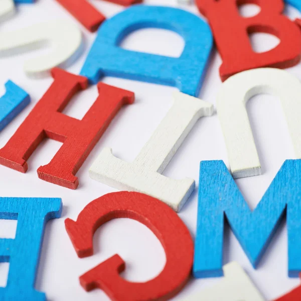 Oberfläche mit den Holzbuchstaben bedeckt — Stockfoto