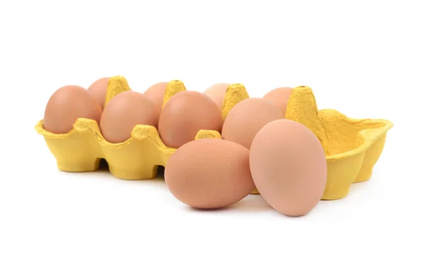 Caixa de ovo amarelo isolada — Fotografia de Stock