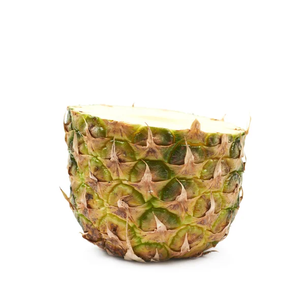 Нижняя половина ананаса изолирована — стоковое фото