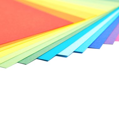 Bükülmüş renkli A4 yaprak yığını