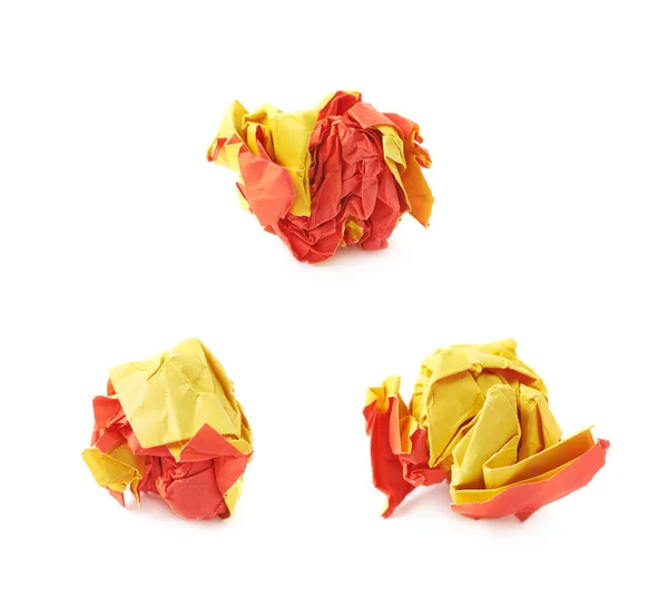 Kleurrijke crumbled papier bal geïsoleerd — Stockfoto