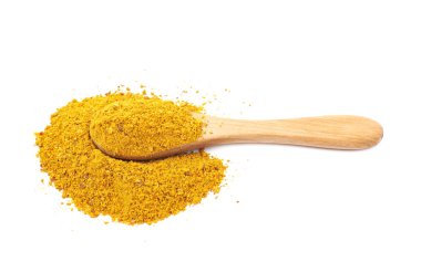 Toz köri baharatı izole yığını