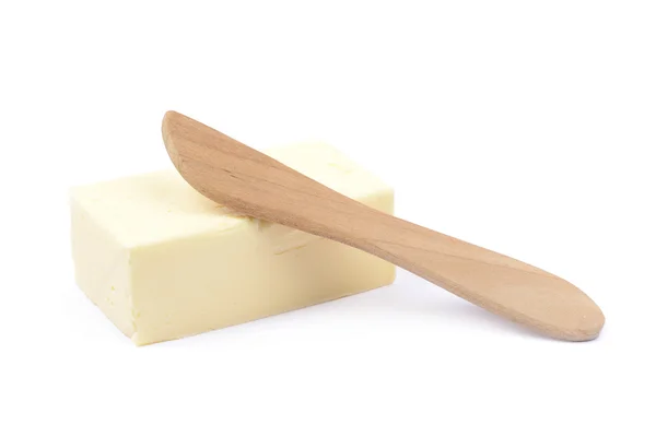Couteau sur un morceau de beurre isolé — Photo