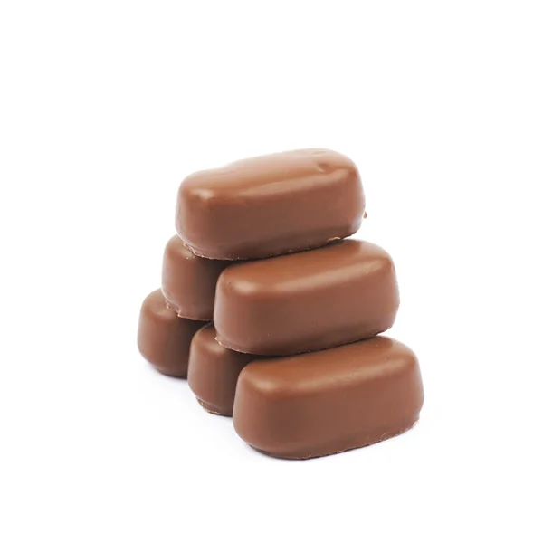 Bonbons au caramel enrobés de chocolat isolé — Photo