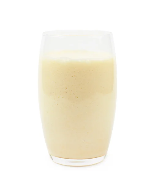 Vidro preenchido com milkshake isolado — Fotografia de Stock