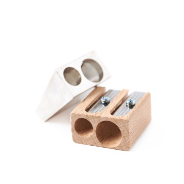 İki kalem sharpeners izole