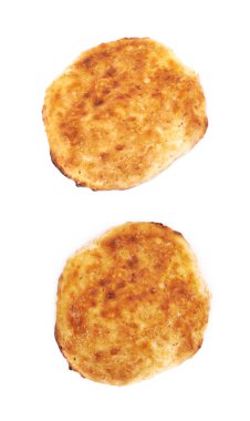 Süzme peynir küçük börek düz kek izole