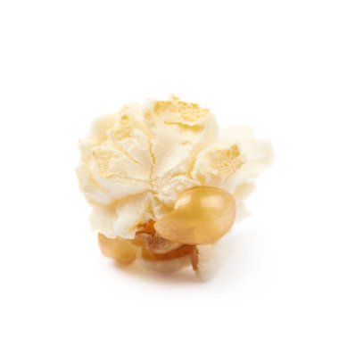 Patlamış mısır pul izole