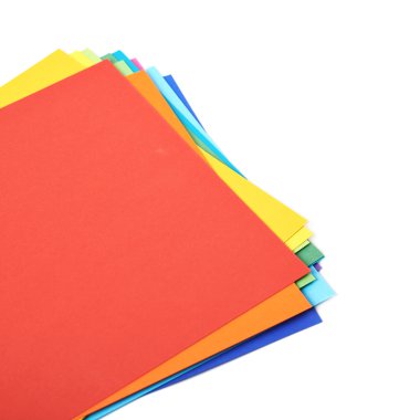 Bükülmüş renkli A4 yaprak yığını