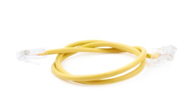 İzole sarı ethernet kablosu katlanmış