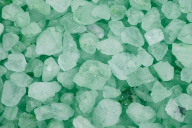 Tuz kristalleri ile kaplı yüzey