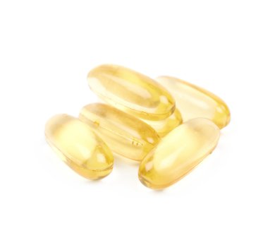 İzole softgel hapları yığını