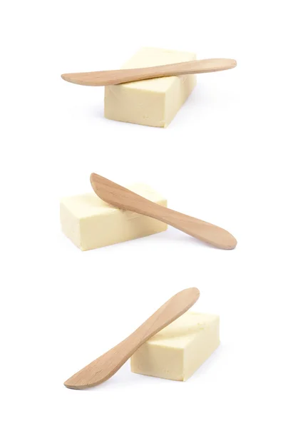 Messer über einem Stück Butter isoliert — Stockfoto