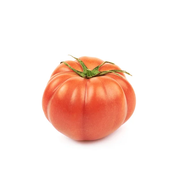 Tomate de boeuf rouge mûre isolée — Photo