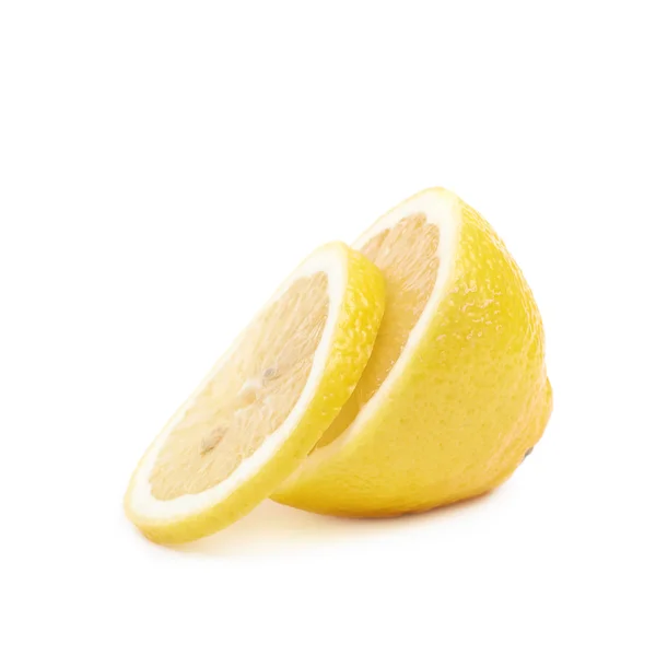 Dilimlenmiş limon meyve izole — Stok fotoğraf