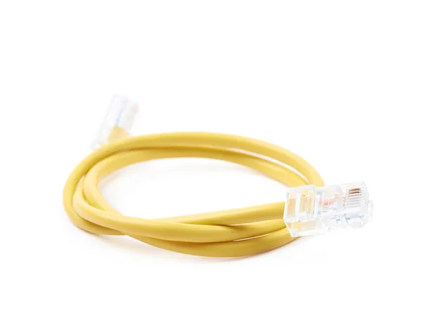 Składany żółtego kabla ethernet na białym tle — Zdjęcie stockowe