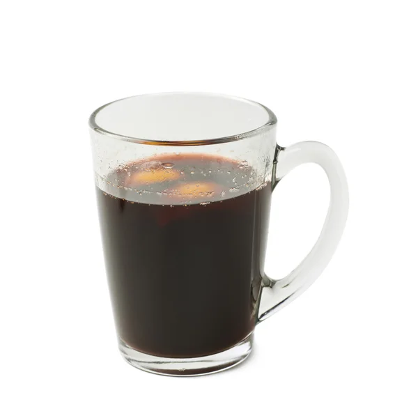 Glas mugg fylld med glögg isolerade — Stockfoto