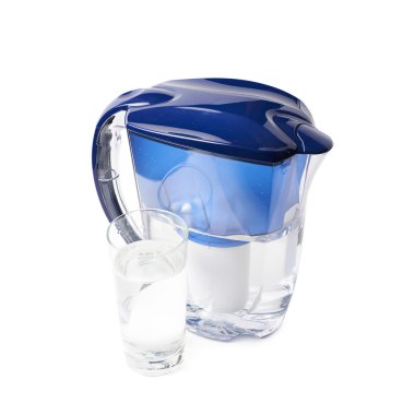 Su filtre sürahi izole