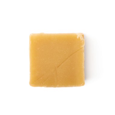 Badem ezmesi şekerleme küp izole