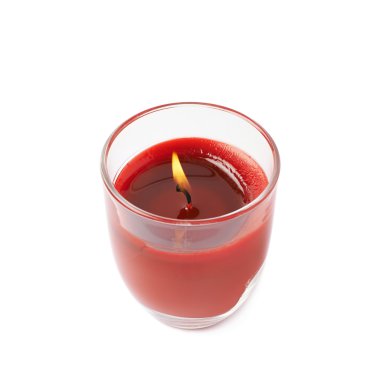 İzole kırmızı mum yakma