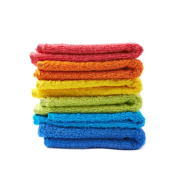 虹色の分離されたタオルをパイルします。 — ストック写真
