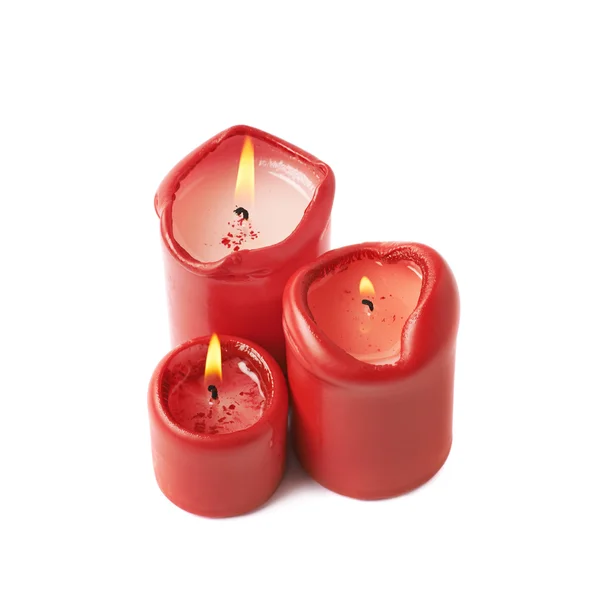 Trois bougies rouges brûlantes isolées — Photo