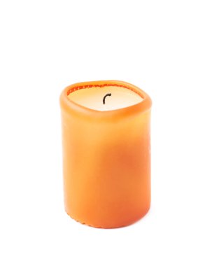 Turuncu mum izole yandı