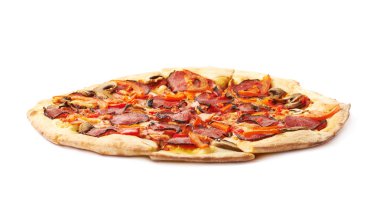 Bütün biberli pizza izole