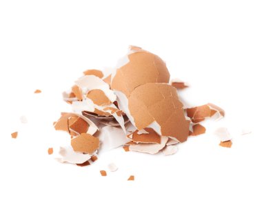 Kırık yumurta kabukları izole yığını