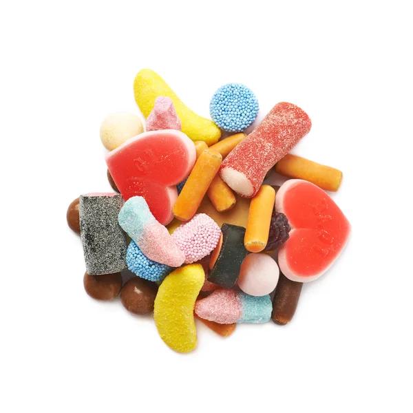 Куча разных конфет изолированы — стоковое фото