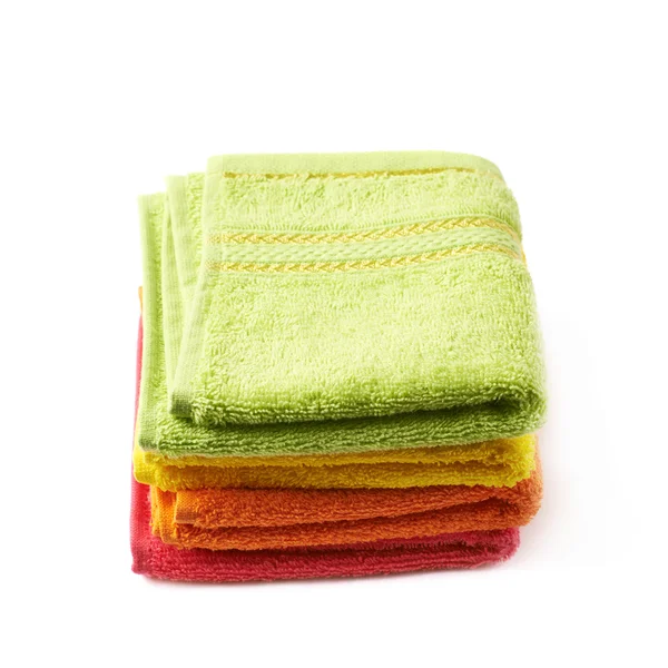 Hög med färgglada handdukar isolerade — Stockfoto