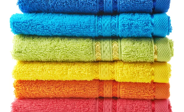 Kupie Rainbow Kolorowe ręczniki na białym tle — Zdjęcie stockowe