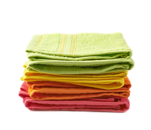 Haufen bunter Handtücher isoliert — Stockfoto