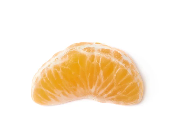 Одинарний зріз мандарина ізольовано — стокове фото