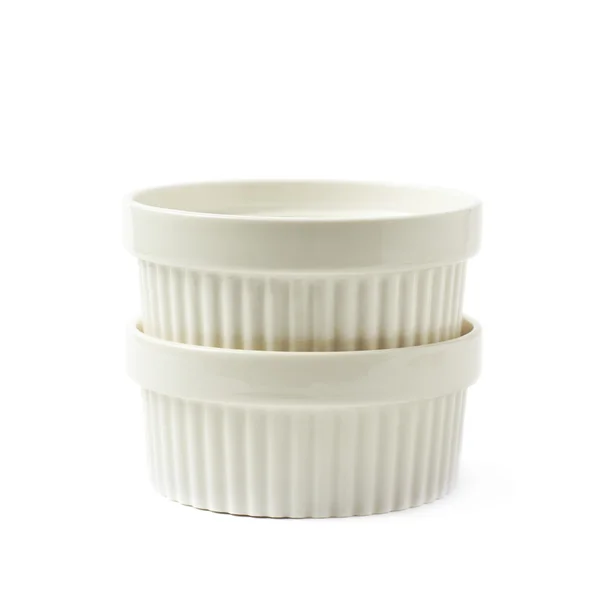 Porcelana souffle ramekin pratos isolados — Fotografia de Stock