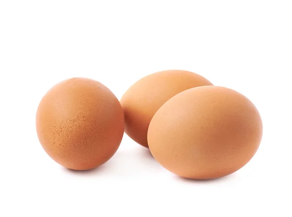 Kompozycja trzech brązowe jaja na białym tle — Zdjęcie stockowe