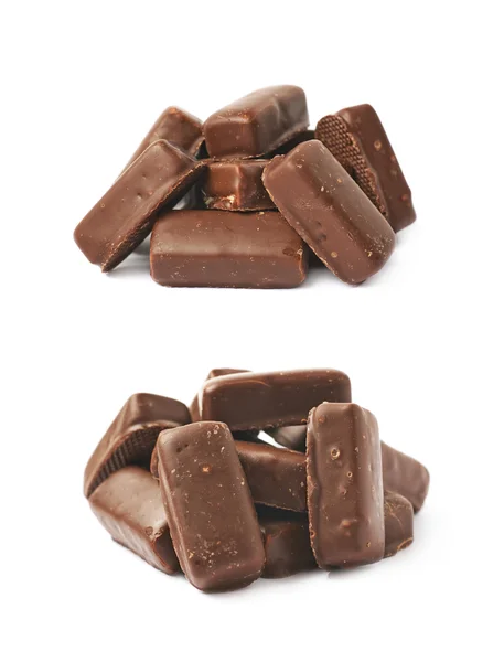 Kupie cukierki czekoladowe na białym tle — Zdjęcie stockowe