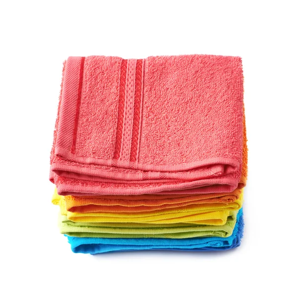 Stapel van regenboog gekleurde handdoeken geïsoleerd — Stockfoto