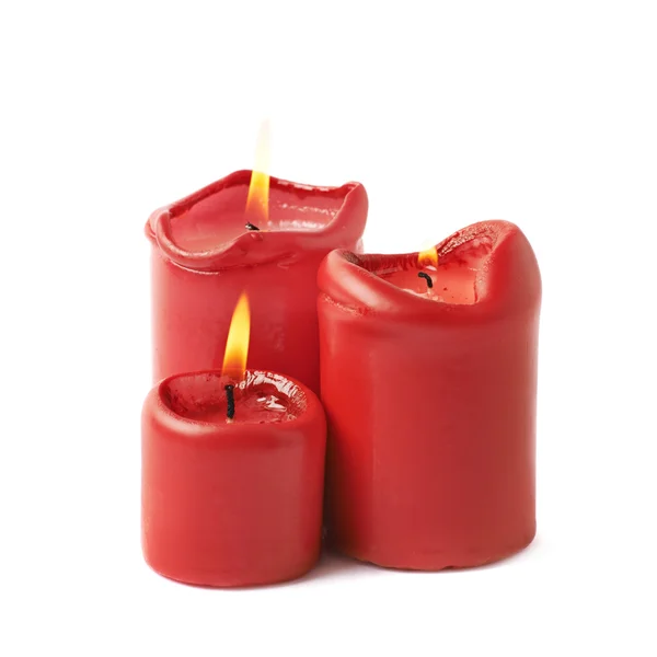 Três velas vermelhas acesas isoladas — Fotografia de Stock