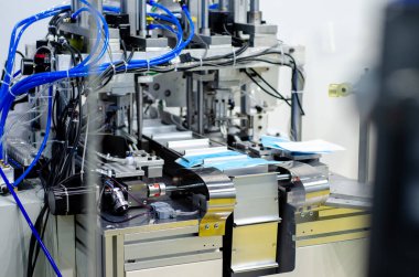 Tıbbi yüz maskesi yapma makinesi. Maske Üretim Hattı