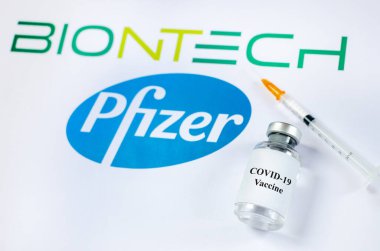 Kyiv, Ukrayna - 30 Kasım 2020: Pfizer BioNTech Covid-19 aşı konsepti.