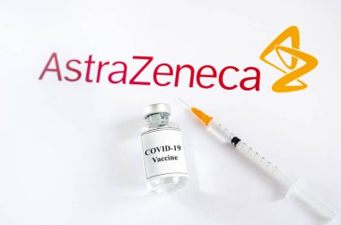 Kyiv, Ukrayna - 30 Kasım 2020: AstraZeneca Covid-19 aşı konsepti.