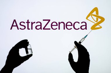 Kyiv, Ukrayna - 01 Aralık 2020: AstraZeneca Covid-19 aşı konsepti.