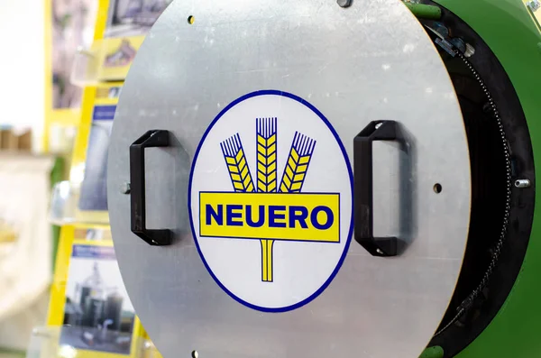 Kyiv Ukraina Februari 2021 Logo Neuero Perusahaan Pada Peralatan — Stok Foto
