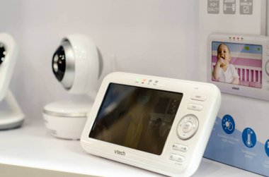 Kyiv, Ukrayna - 10 Mart 2021: VTech Video Bebek Monitörü