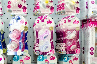 Kyiv, Ukrayna - 10 Mart 2021: NIP Şişe ve Aptallar.