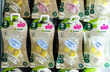 Kyiv, Ukrayna - 10 Mart 2021: NIP Şişe ve Aptallar.