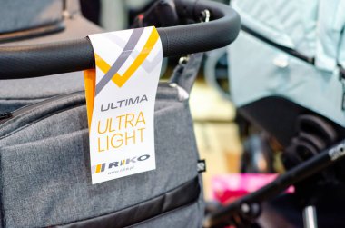 Kyiv, Ukrayna - 10 Mart 2021: RIKO bebek bakkalda satılık sandalyeler